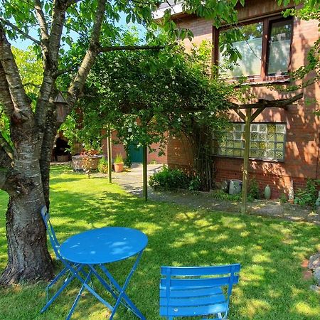 Ruhige Gaestesuite Mit Fruehstueck Rhauderfehn Exterior photo