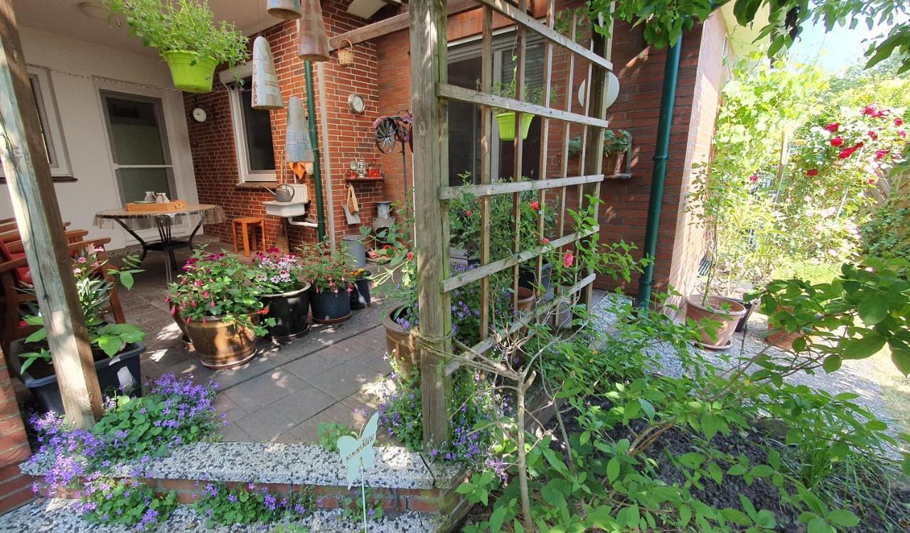 Ruhige Gaestesuite Mit Fruehstueck Rhauderfehn Exterior photo